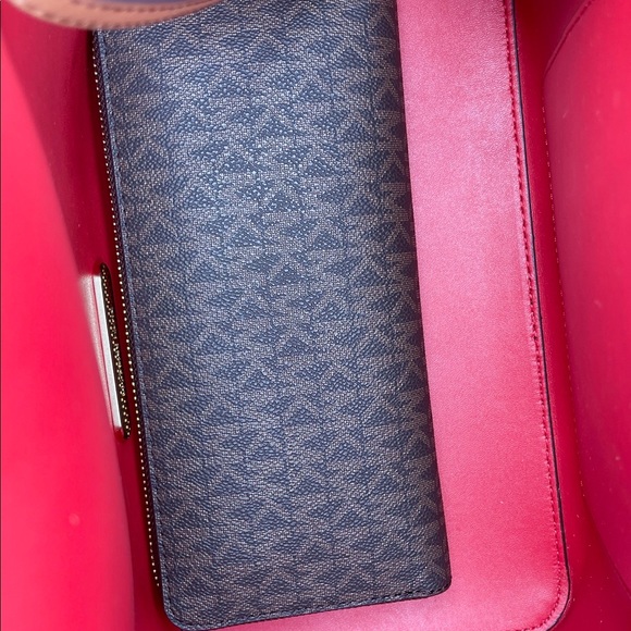 💕NWT Michael Kors Bucket Bag + wallet - Picture 14 of 14